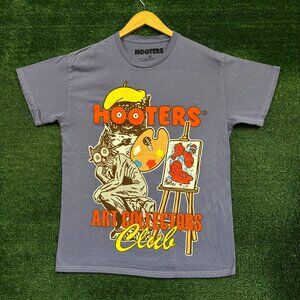 Hooters Art Collectors Club Tshirt size medium
